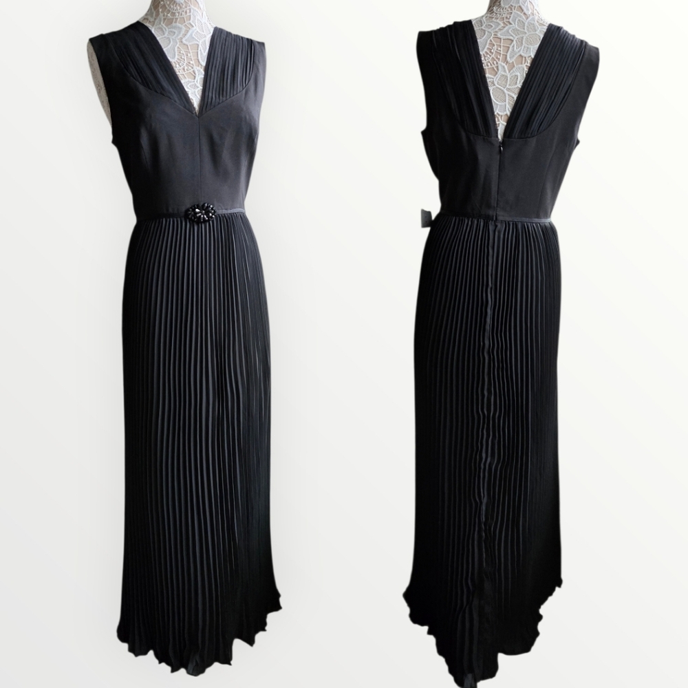 Kay Unger Black Sleeveless Maxi Dress. Size: 14